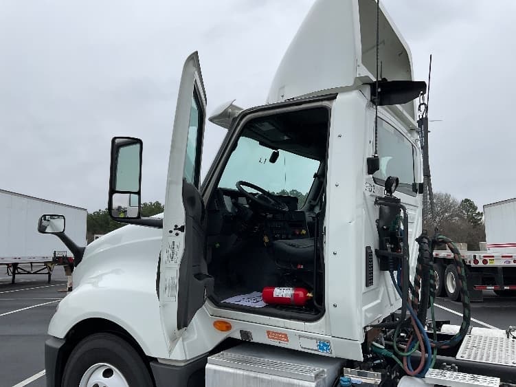 2019 International LT — photo 9