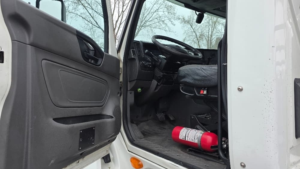 2019 International LT — photo 9