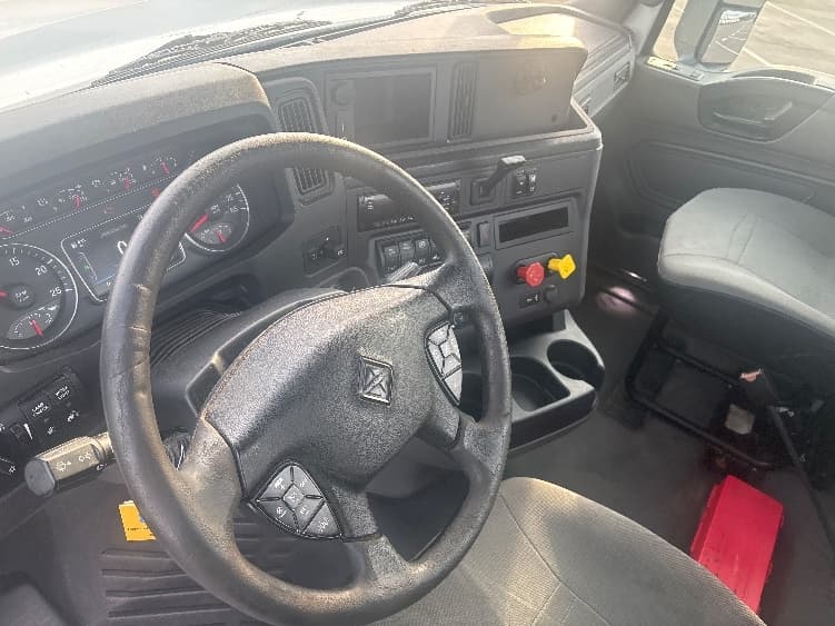 2019 International LT — photo 10