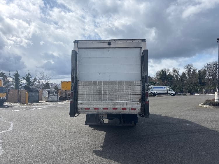 2019 Hino 338 — photo 7