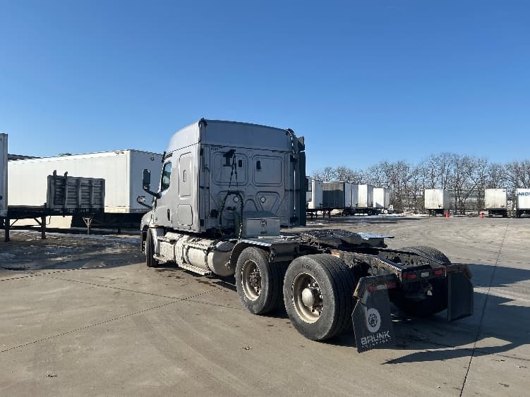 2020 Freightliner Cascadia — photo 5