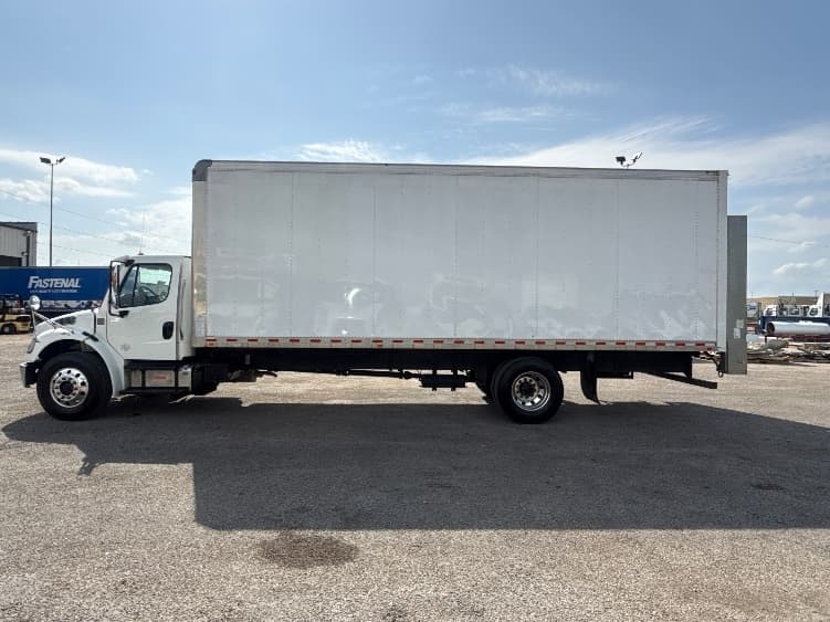 2020 Freightliner M2 106 — photo 4
