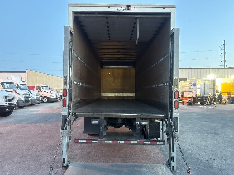 2020 Freightliner M2 106 — photo 8