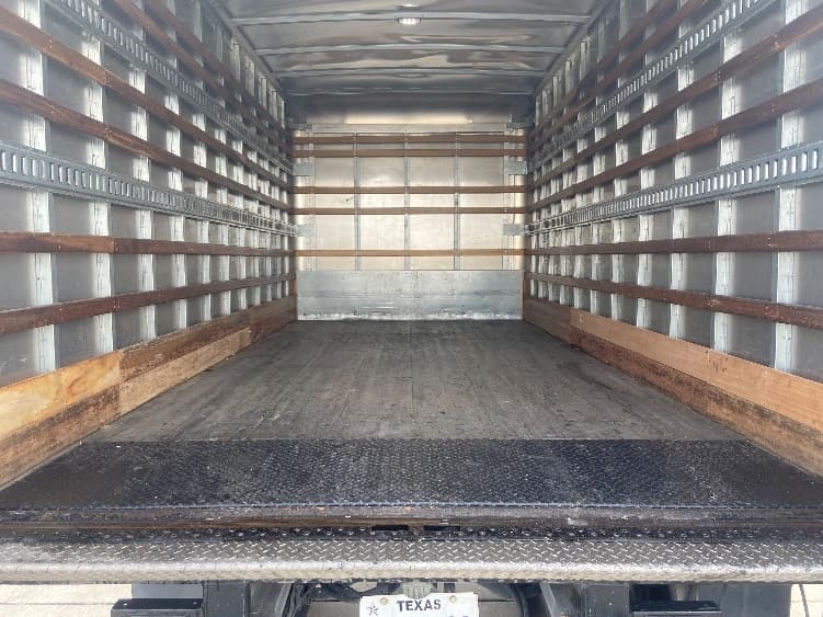 2020 Freightliner M2 106 — photo 10