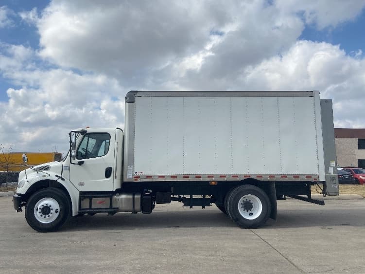 2020 Freightliner M2 106 — photo 4