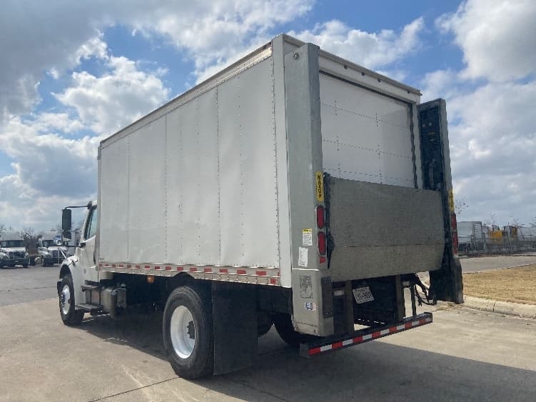 2020 Freightliner M2 106 — photo 6