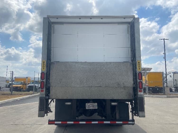 2020 Freightliner M2 106 — photo 7