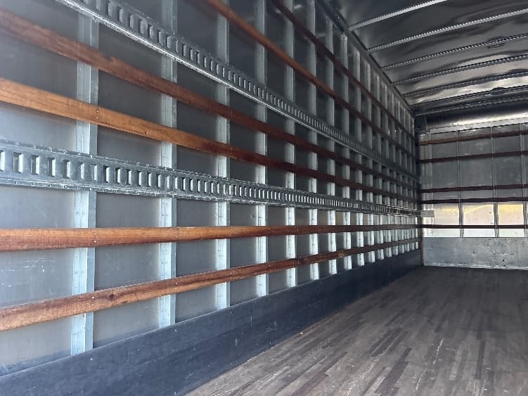 2020 Freightliner M2 106 — photo 10