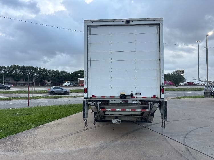 2020 Freightliner M2 106 — photo 7