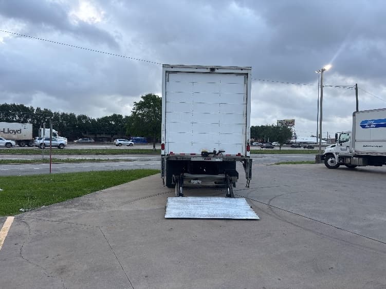 2020 Freightliner M2 106 — photo 8