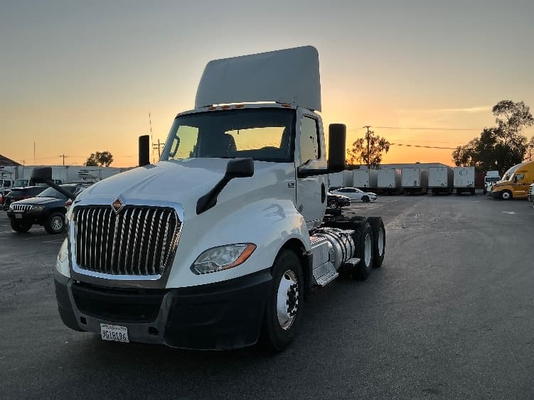 2020 International LT — photo 3