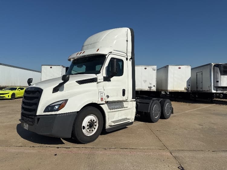 2020 Freightliner Cascadia — photo 3