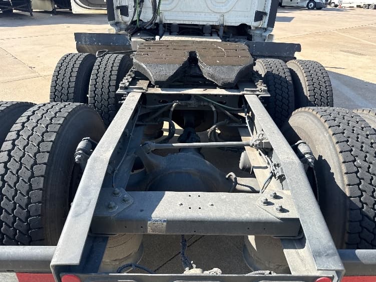 2020 Freightliner Cascadia — photo 6