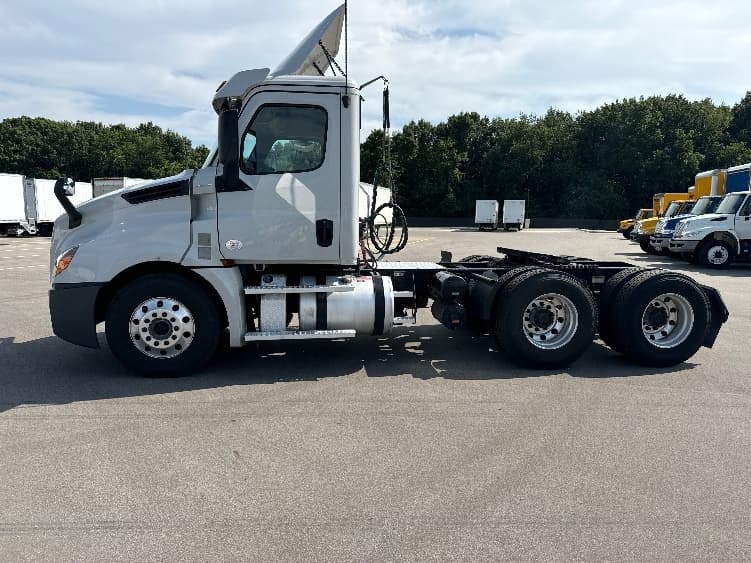 2020 Freightliner Cascadia — photo 4
