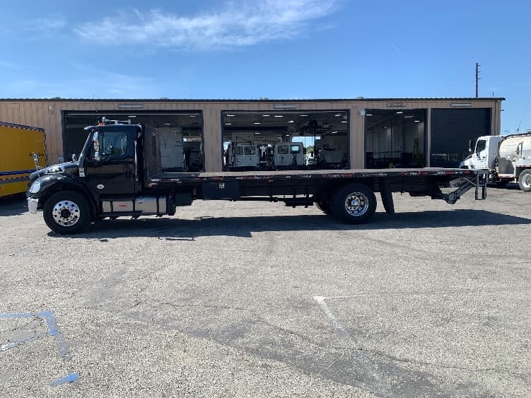 2020 Freightliner M2 106 — photo 4