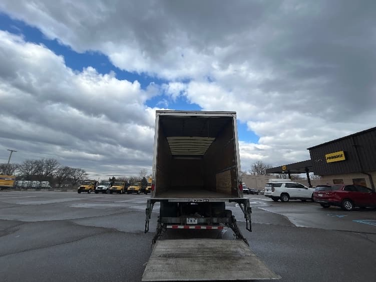 2020 Freightliner M2 106 — photo 8