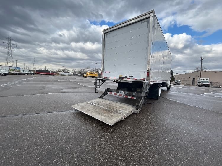 2020 Freightliner M2 106 — photo 9