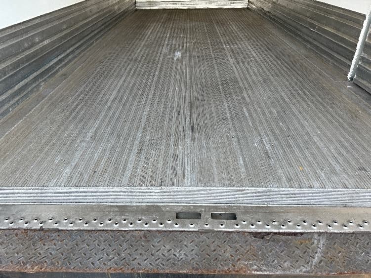 2019 Isuzu NQR — photo 10