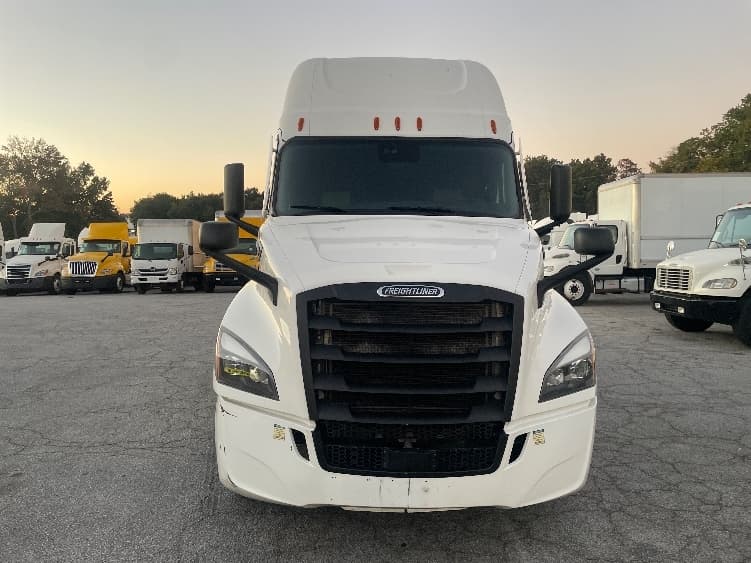 2022 Freightliner Cascadia — photo 2