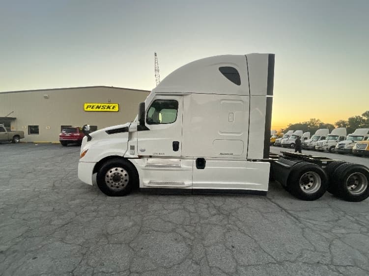 2022 Freightliner Cascadia — photo 4