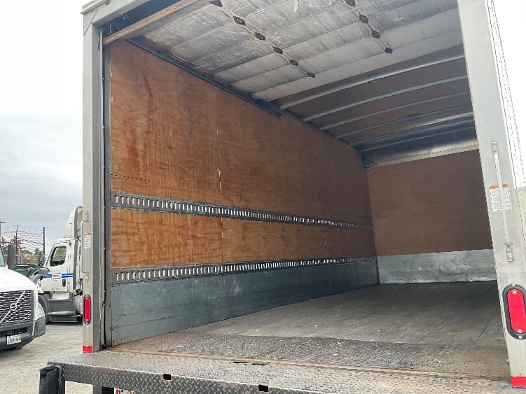 2020 Freightliner M2 106 — photo 10