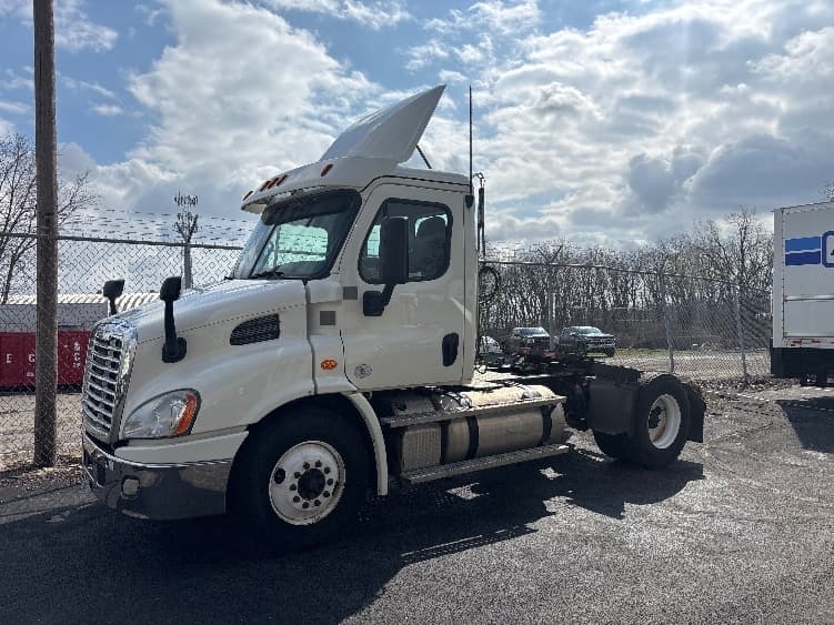 2020 Freightliner Cascadia — photo 3