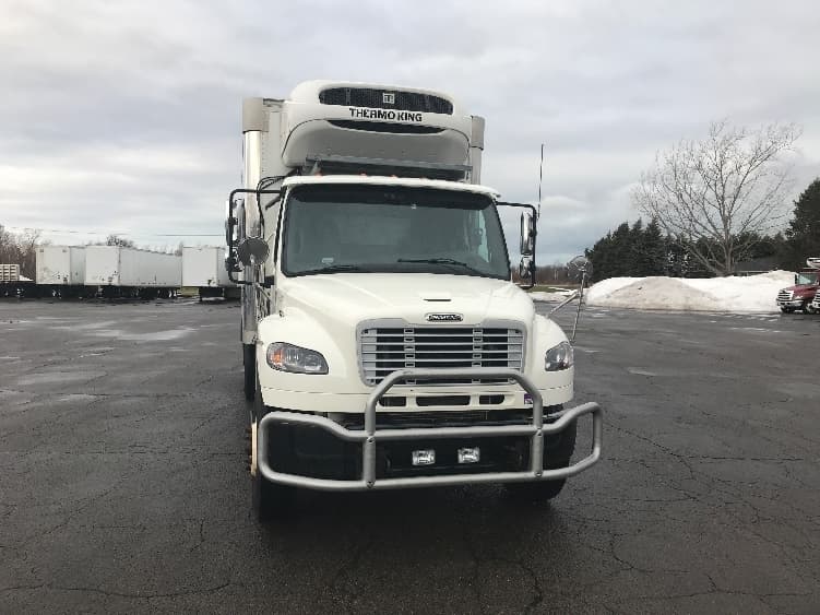 2020 Freightliner M2 106 — photo 2