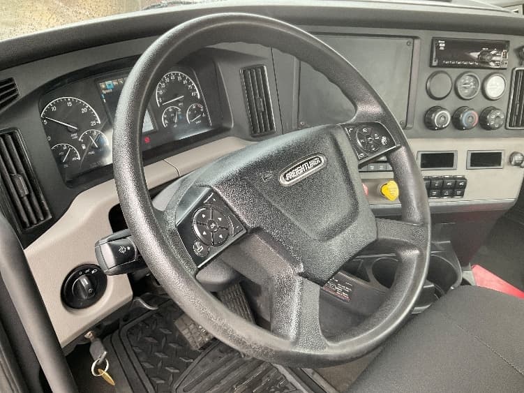 2020 Freightliner Cascadia — photo 10