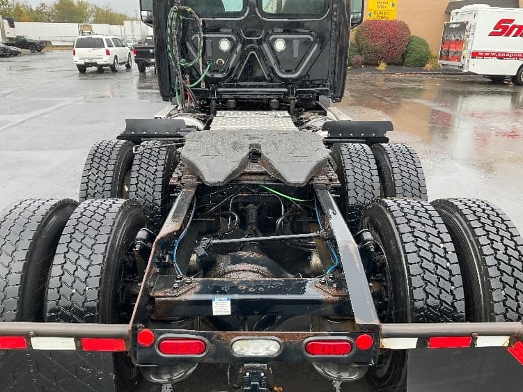 2020 Freightliner Cascadia — photo 6