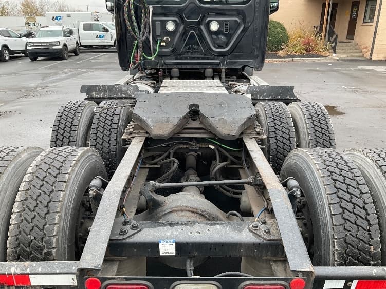 2020 Freightliner Cascadia — photo 6