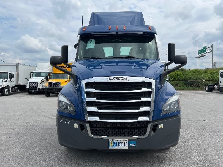 2020 Freightliner Cascadia — photo 2