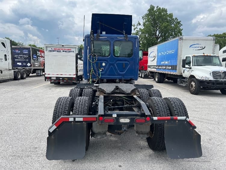 2020 Freightliner Cascadia — photo 6