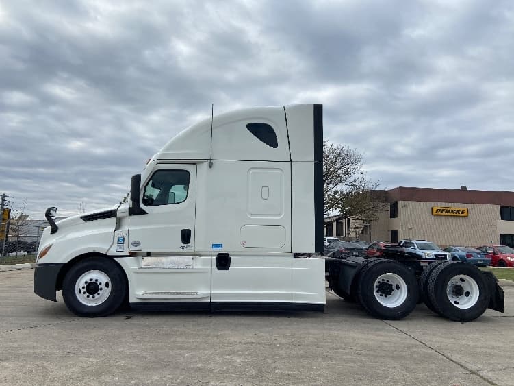 2023 Freightliner Cascadia — photo 4
