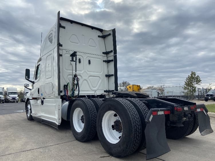 2023 Freightliner Cascadia — photo 5