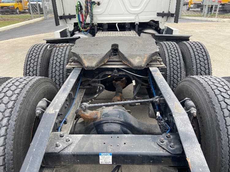 2023 Freightliner Cascadia — photo 6