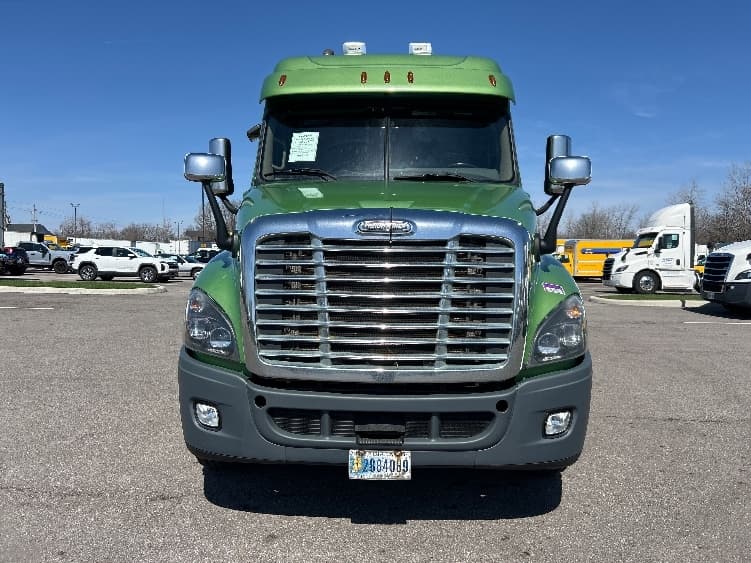 2020 Freightliner Cascadia — photo 2