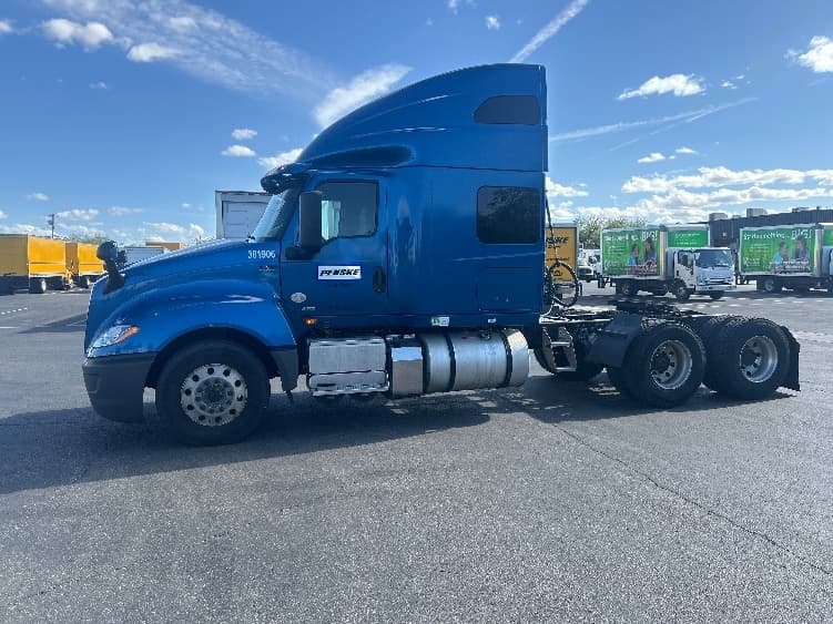 2020 International LT — photo 4