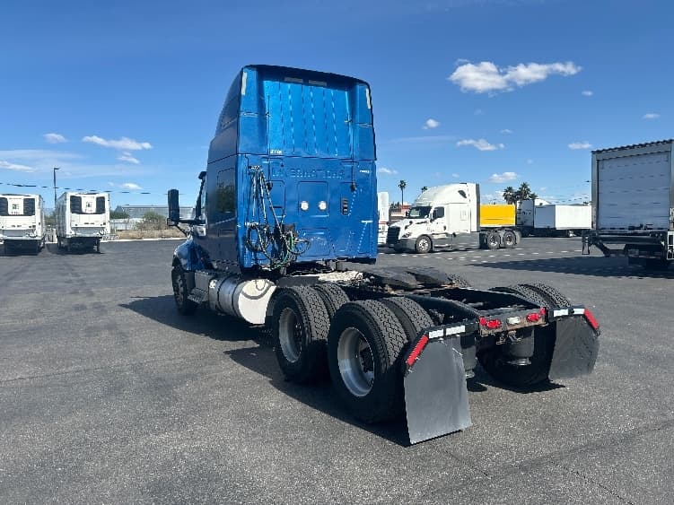 2020 International LT — photo 5