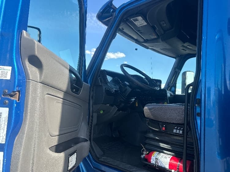 2020 International LT — photo 9