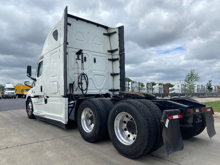 2023 Freightliner Cascadia — photo 5