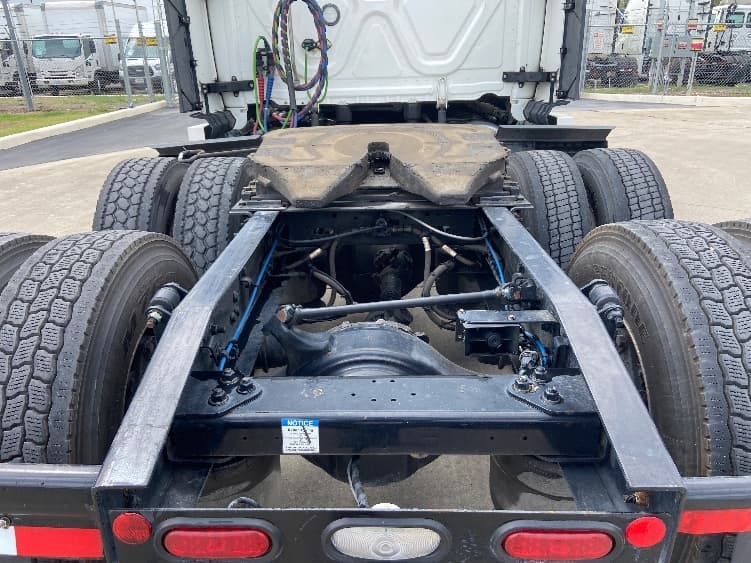 2023 Freightliner Cascadia — photo 6