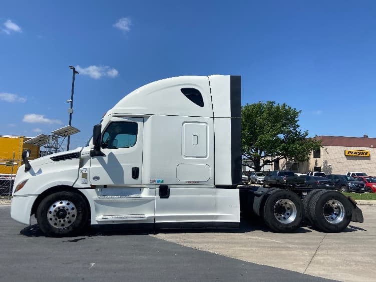 2023 Freightliner Cascadia — photo 4