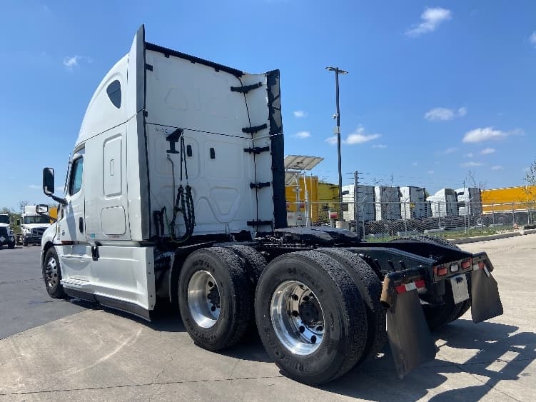2023 Freightliner Cascadia — photo 5