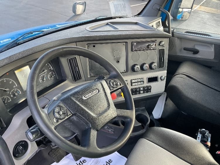 2019 Freightliner Cascadia — photo 10