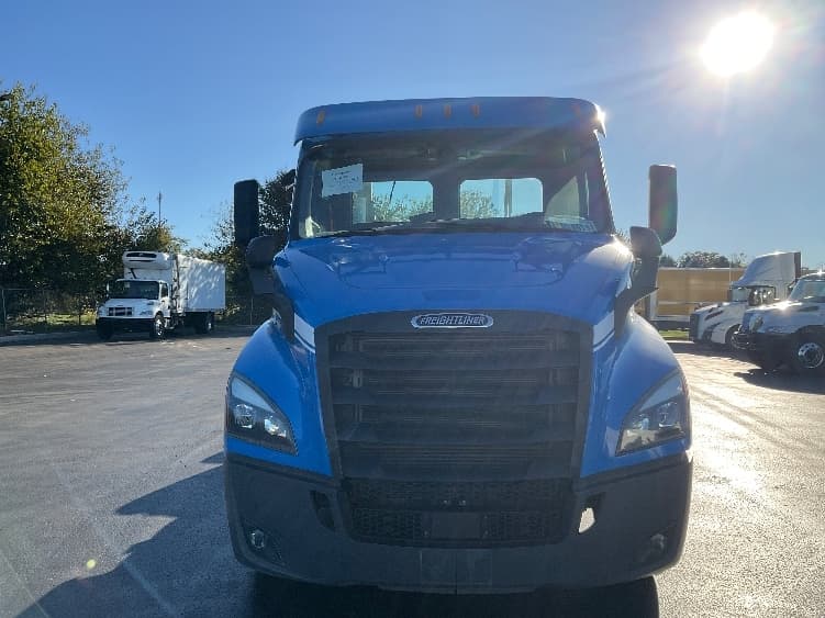 2019 Freightliner Cascadia — photo 2