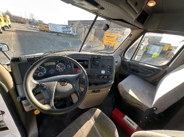 2018 Freightliner Cascadia — photo 10