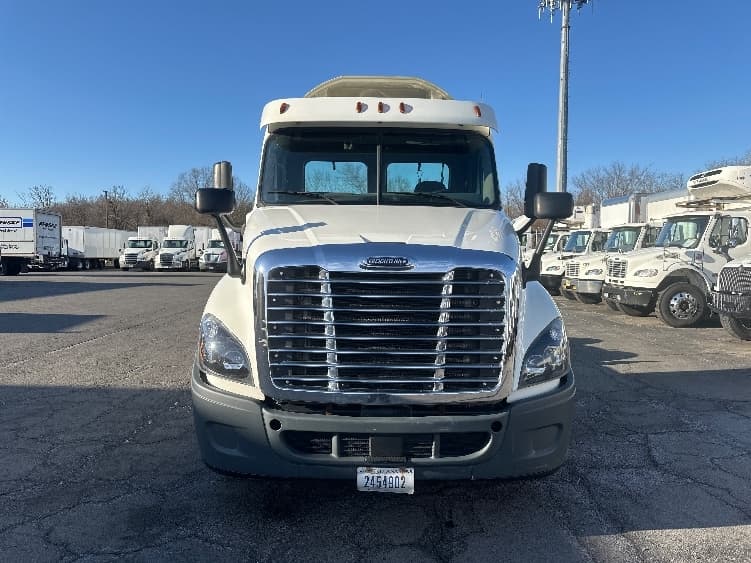 2018 Freightliner Cascadia — photo 2