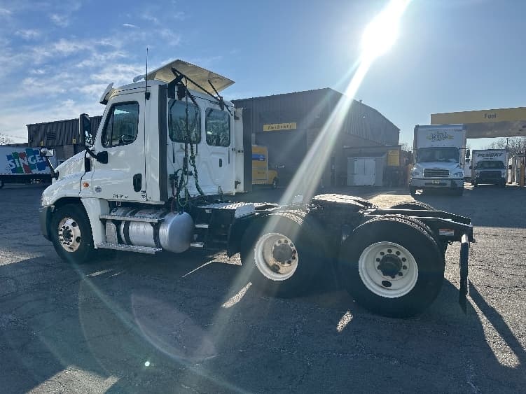 2018 Freightliner Cascadia — photo 5