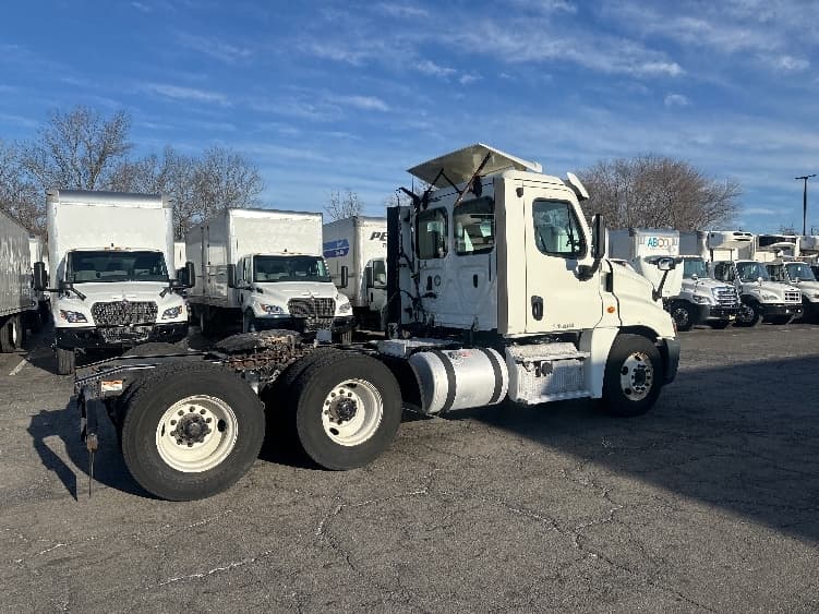 2018 Freightliner Cascadia — photo 7