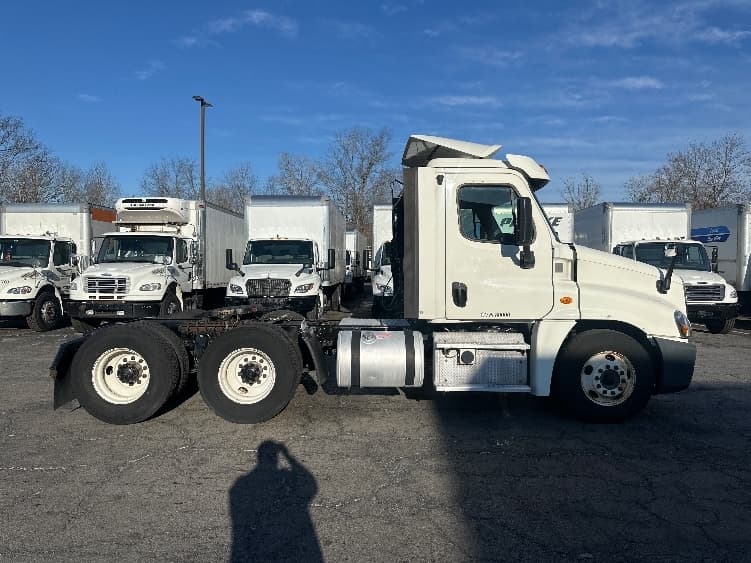 2018 Freightliner Cascadia — photo 8
